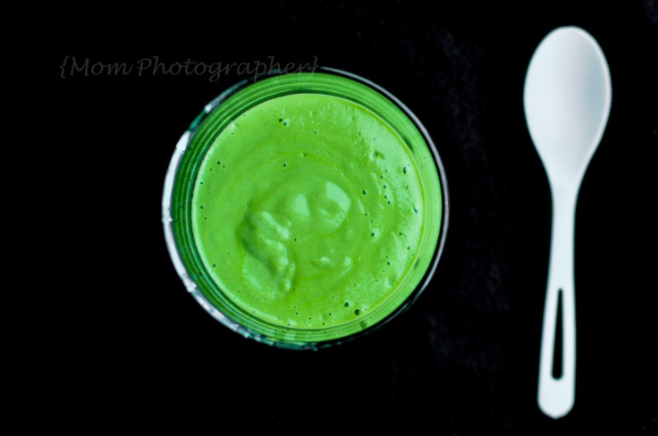 avocado-cucumber-greek-yogurt-smoothie-mom-photographer (1 of 1)